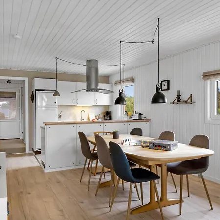 Hébergement de vacances Four-bedroom In Harboore *