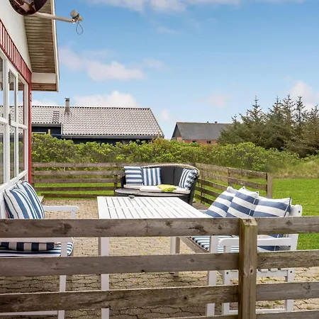 Four-bedroom In Harboore Hébergement de vacances Harboør